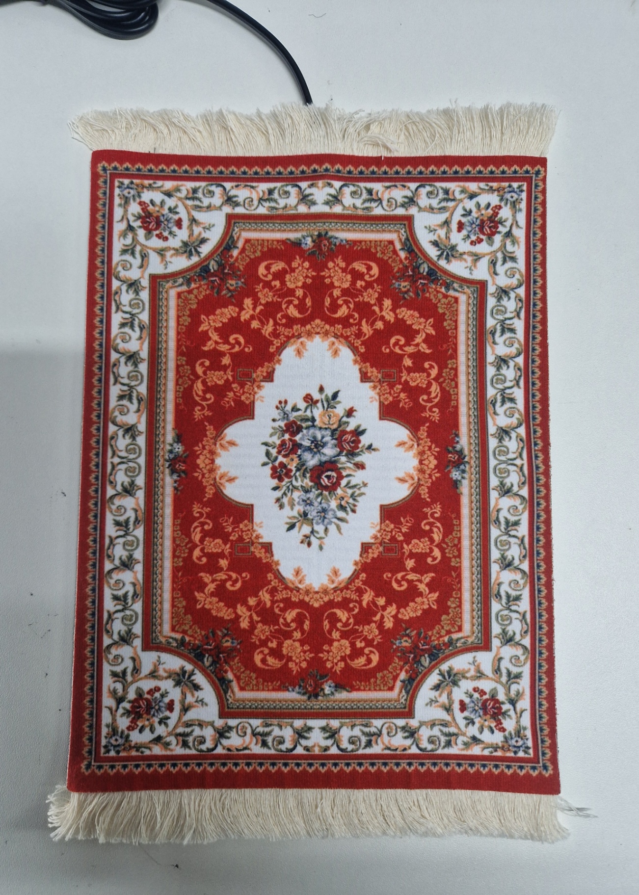 Dahlia van dichtbij — close-up van de verwarmde muismat met Perzisch design
